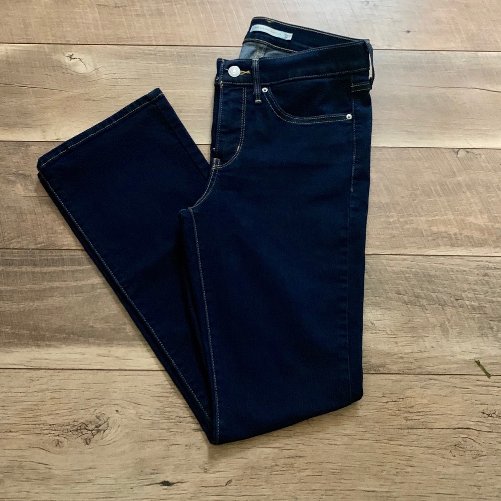 Levi’s 315 shaping bootcut dark wash sz 27